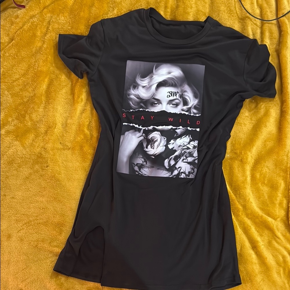 SHEIN Black Asymmetrical Graphic Tee